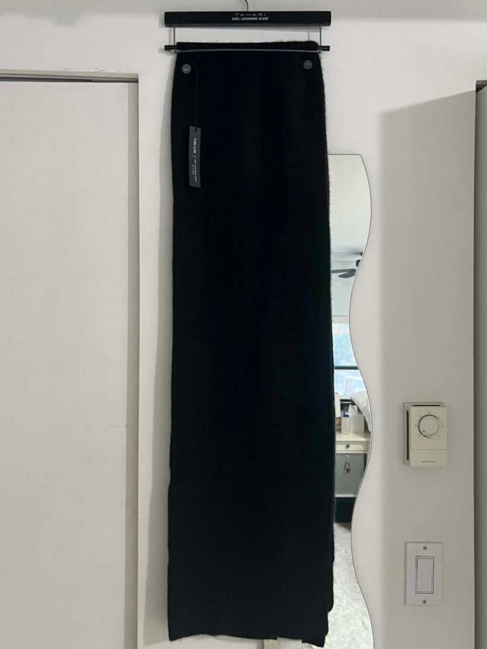 Tahari Pure Luxe black, 2-ply, 100% cashmere scarf